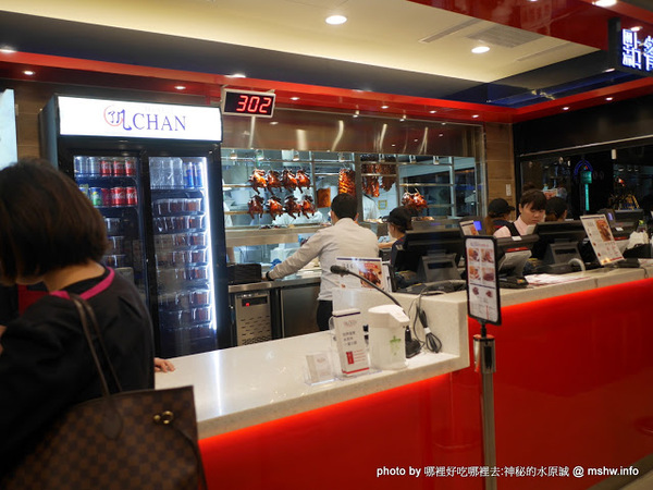 了凡香港油雞飯麵：【食記】台中了凡香港油雞飯麵 Hawker Chan Taiwan J-Mall店@西屯米其林一條街&工業區-捷運BRT澄清醫院 : 米其林再度失靈!居然端得出冷的我也是醉了