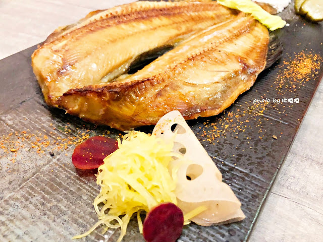 【台中 南屯】手信大佬日本料理🍣🍤🍥前身為還可以,現為大氣寬敞大店面,用餐環境舒服,多人聚餐合適,食材新鮮,料理好吃沒話說,價格合理,還有超好吃玉子燒及巨無霸一夜干😋😋😋(內附詳細菜單)