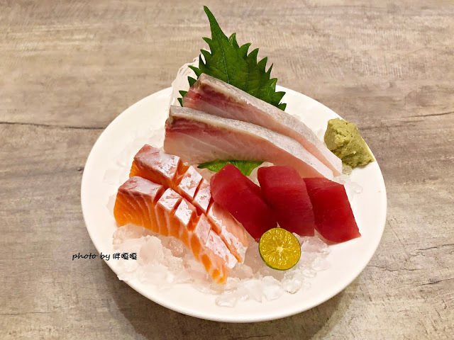 【台中 南屯】手信大佬日本料理🍣🍤🍥前身為還可以,現為大氣寬敞大店面,用餐環境舒服,多人聚餐合適,食材新鮮,料理好吃沒話說,價格合理,還有超好吃玉子燒及巨無霸一夜干😋😋😋(內附詳細菜單)