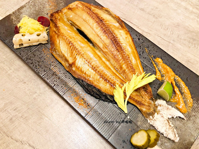 【台中 南屯】手信大佬日本料理🍣🍤🍥前身為還可以,現為大氣寬敞大店面,用餐環境舒服,多人聚餐合適,食材新鮮,料理好吃沒話說,價格合理,還有超好吃玉子燒及巨無霸一夜干😋😋😋(內附詳細菜單)