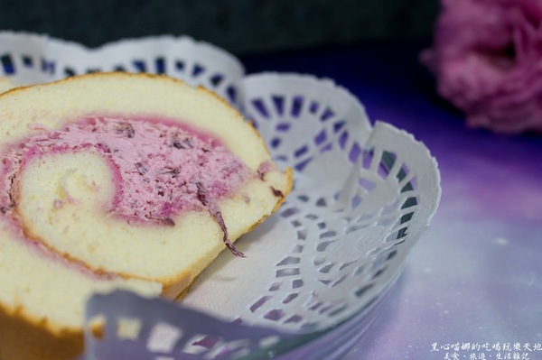 馬可先生：馬可先生2018春季浪漫新品︱玫瑰天使燕麥豆漿蛋糕捲　春日慵懶氣息，讓芬芳玫瑰香氣在舌尖縈繞！母親節蛋糕或彌月蛋糕都很推薦喲❤Mr. Mark