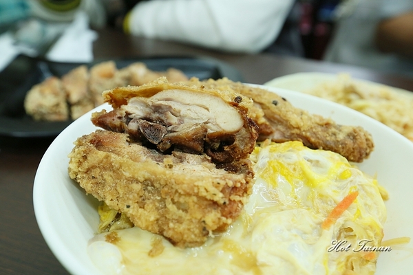 阿樂小館:【台南美食】成大學區內的平價小館,賣著日式丼飯、焗烤義大利麵:阿樂小館