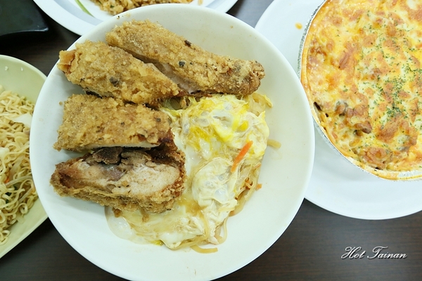 阿樂小館:【台南美食】成大學區內的平價小館,賣著日式丼飯、焗烤義大利麵:阿樂小館