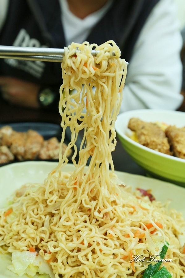 阿樂小館:【台南美食】成大學區內的平價小館,賣著日式丼飯、焗烤義大利麵:阿樂小館