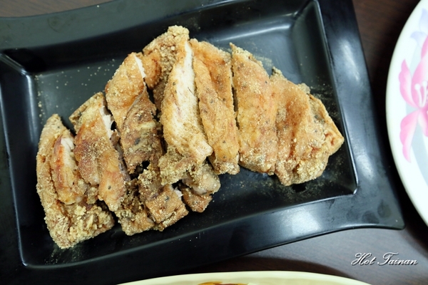 阿樂小館:【台南美食】成大學區內的平價小館,賣著日式丼飯、焗烤義大利麵:阿樂小館