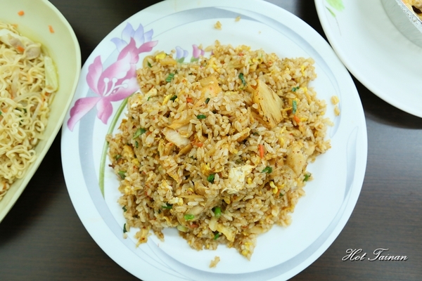 阿樂小館:【台南美食】成大學區內的平價小館,賣著日式丼飯、焗烤義大利麵:阿樂小館