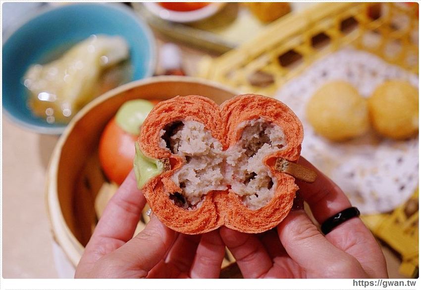 有春茶館平日不限時、不收服務費，用餐時段生意超好，復古菜餚彷彿走進阿嬤的老廚房!