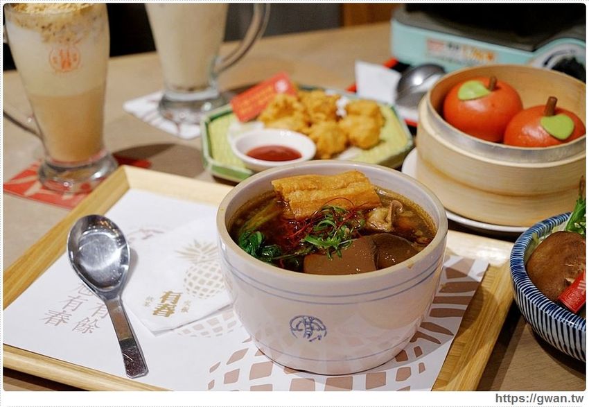 有春茶館平日不限時、不收服務費，用餐時段生意超好，復古菜餚彷彿走進阿嬤的老廚房!