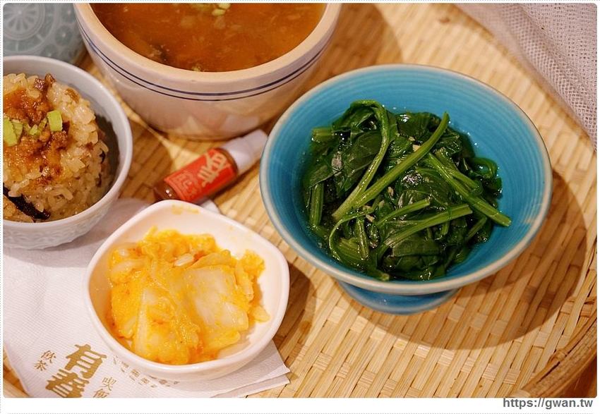 有春茶館平日不限時、不收服務費，用餐時段生意超好，復古菜餚彷彿走進阿嬤的老廚房!