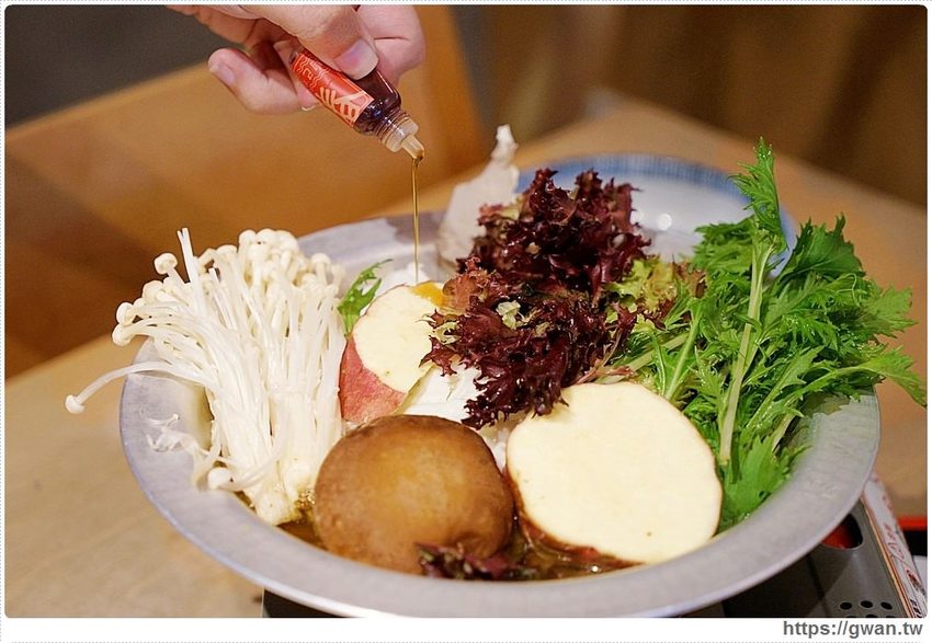 有春茶館平日不限時、不收服務費，用餐時段生意超好，復古菜餚彷彿走進阿嬤的老廚房!