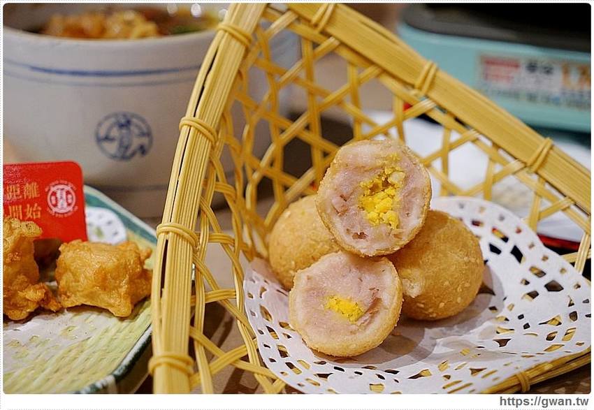 有春茶館平日不限時、不收服務費，用餐時段生意超好，復古菜餚彷彿走進阿嬤的老廚房!