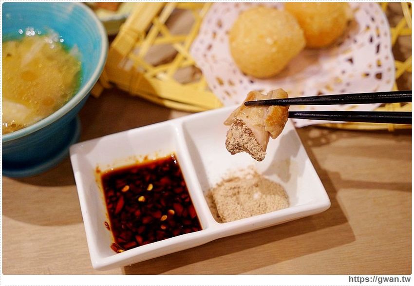 有春茶館平日不限時、不收服務費，用餐時段生意超好，復古菜餚彷彿走進阿嬤的老廚房!