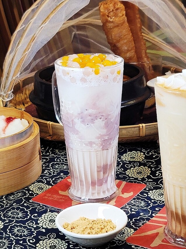 台中市東區有春茶館新菜色強勢登場!麻辣豆腐魚鍋、紅油舒肥雞蔬菜飯、麻辣嫩雞皮蛋麵,開胃套餐任你選!