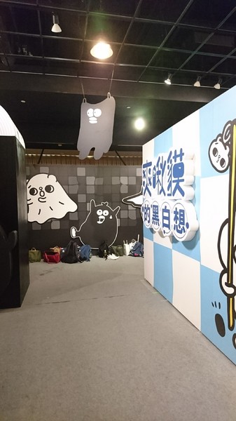 爽啾貘的黑白想特展(高雄夢時代)：高雄夢時代~爽啾貘的黑白想特展~可愛場景萌翻天~好拍到嫑嫑~超適合親子同遊~