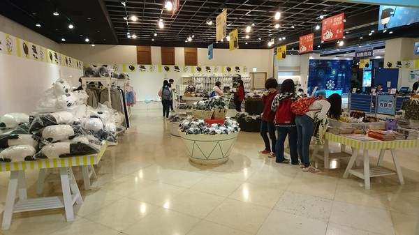 爽啾貘的黑白想特展(高雄夢時代)：高雄夢時代~爽啾貘的黑白想特展~可愛場景萌翻天~好拍到嫑嫑~超適合親子同遊~