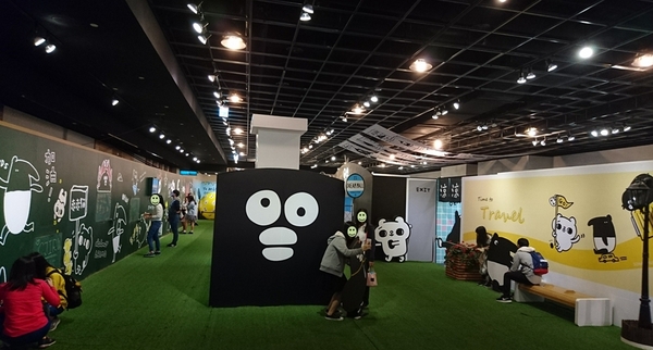 爽啾貘的黑白想特展(高雄夢時代)：高雄夢時代~爽啾貘的黑白想特展~可愛場景萌翻天~好拍到嫑嫑~超適合親子同遊~