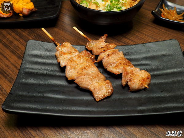 西原家備長炭串料理: 西原家備長炭串料理,備長炭高溫鎖住食材肉汁,獨特醬汁讓串燒更出色~