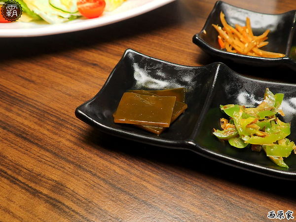 西原家備長炭串料理: 西原家備長炭串料理,備長炭高溫鎖住食材肉汁,獨特醬汁讓串燒更出色~