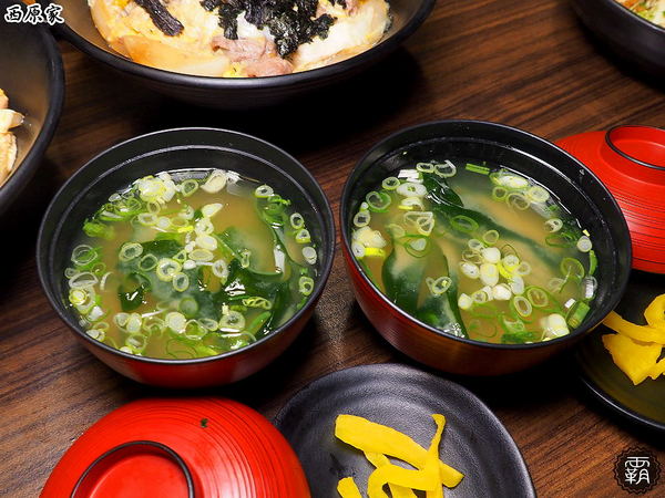 西原家備長炭串料理: 西原家備長炭串料理,備長炭高溫鎖住食材肉汁,獨特醬汁讓串燒更出色~