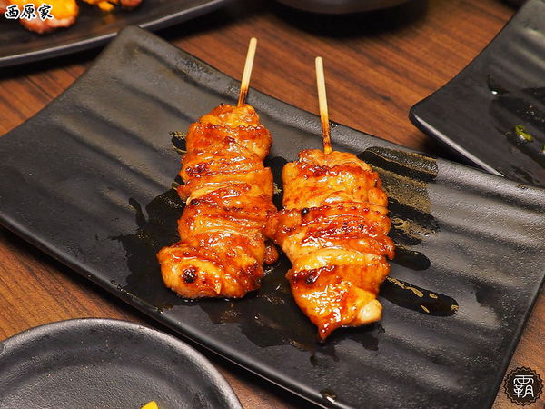 西原家備長炭串料理: 西原家備長炭串料理,備長炭高溫鎖住食材肉汁,獨特醬汁讓串燒更出色~