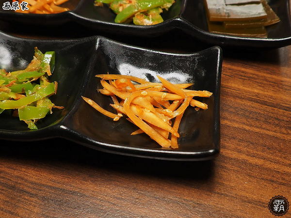 西原家備長炭串料理: 西原家備長炭串料理,備長炭高溫鎖住食材肉汁,獨特醬汁讓串燒更出色~