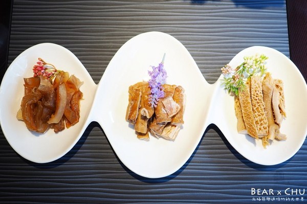 肉多多麻辣火鍋專賣店(松山南京店)：【台北火鍋推薦】肉多多麻辣火鍋專賣・彩椒御膳湯底令人難忘｜火鍋第一品牌