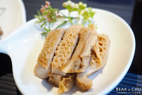 肉多多麻辣火鍋專賣店(松山南京店)：【台北火鍋推薦】肉多多麻辣火鍋專賣・彩椒御膳湯底令人難忘｜火鍋第一品牌