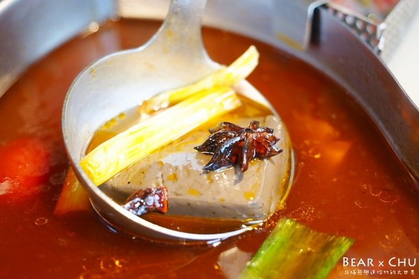 肉多多麻辣火鍋專賣店(松山南京店)：【台北火鍋推薦】肉多多麻辣火鍋專賣・彩椒御膳湯底令人難忘｜火鍋第一品牌