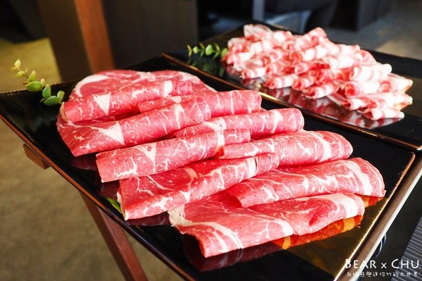 肉多多麻辣火鍋專賣店(松山南京店)：【台北火鍋推薦】肉多多麻辣火鍋專賣・彩椒御膳湯底令人難忘｜火鍋第一品牌