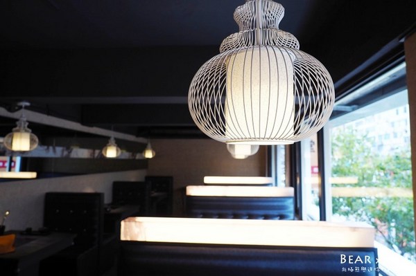 肉多多麻辣火鍋專賣店(松山南京店)：【台北火鍋推薦】肉多多麻辣火鍋專賣・彩椒御膳湯底令人難忘｜火鍋第一品牌