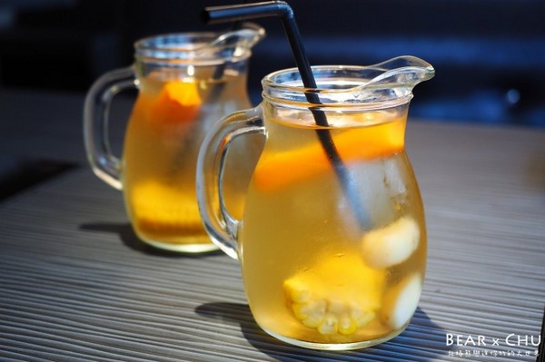 肉多多麻辣火鍋專賣店(松山南京店)：【台北火鍋推薦】肉多多麻辣火鍋專賣・彩椒御膳湯底令人難忘｜火鍋第一品牌