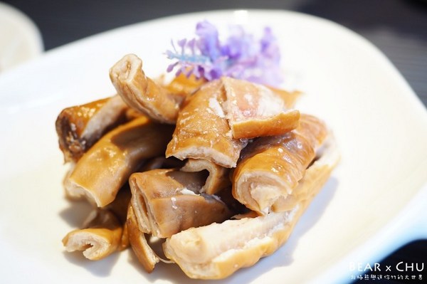 肉多多麻辣火鍋專賣店(松山南京店)：【台北火鍋推薦】肉多多麻辣火鍋專賣・彩椒御膳湯底令人難忘｜火鍋第一品牌