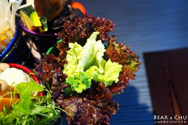 肉多多麻辣火鍋專賣店(松山南京店)：【台北火鍋推薦】肉多多麻辣火鍋專賣・彩椒御膳湯底令人難忘｜火鍋第一品牌