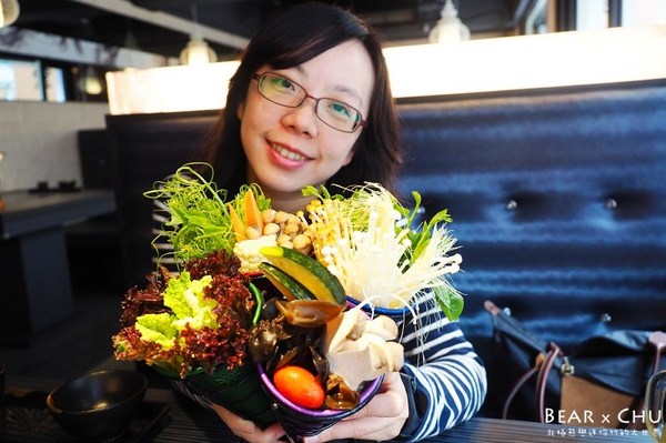 肉多多麻辣火鍋專賣店(松山南京店)：【台北火鍋推薦】肉多多麻辣火鍋專賣・彩椒御膳湯底令人難忘｜火鍋第一品牌