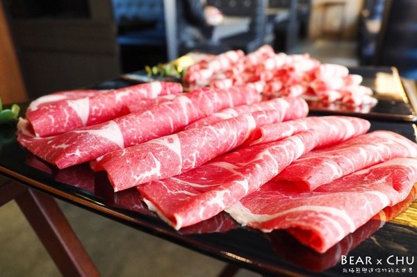 肉多多麻辣火鍋專賣店(松山南京店)：【台北火鍋推薦】肉多多麻辣火鍋專賣・彩椒御膳湯底令人難忘｜火鍋第一品牌