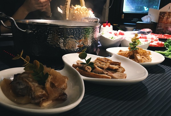 肉多多麻辣火鍋專賣店(松山南京店):肉多多麻辣火鍋專賣店|打卡就送prime級牛肉跟台灣產梅花豬(每桌不只一份)至12/31止|南京三民站1號|跨年夜鍋物首選 肉多多麻辣火鍋專賣店(松山南京店):肉多多麻辣火鍋專賣店|打卡就送prime級牛肉跟台灣產梅花豬(每桌不只一份)至12/31止|南京三民站1號|跨年夜鍋物首選