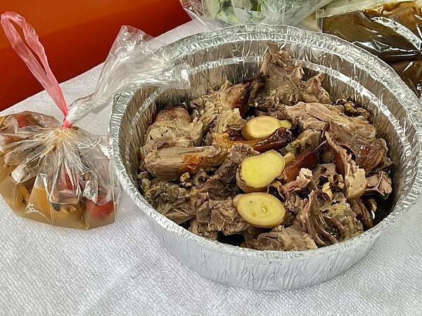 (台北烤鴨)京城烤鴨~嚴選肥美多汁櫻桃鴨、獨創生菜包鴨腿鬆、