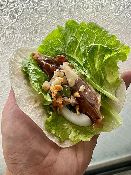 (台北烤鴨)京城烤鴨~嚴選肥美多汁櫻桃鴨、獨創生菜包鴨腿鬆、