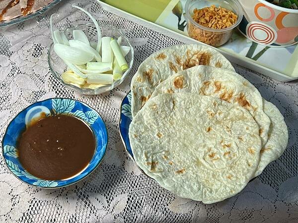 (台北烤鴨)京城烤鴨~嚴選肥美多汁櫻桃鴨、獨創生菜包鴨腿鬆、