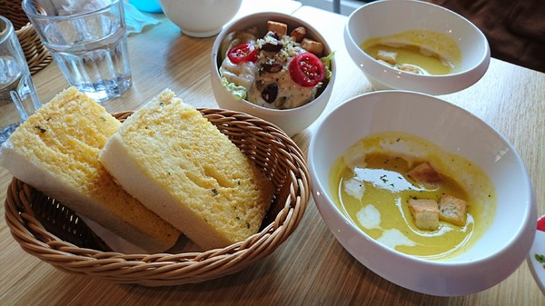 58咖啡行館：苗栗~58咖啡行館~溫馨舒適用餐環境~是朋友.情侶.家庭.親子聚會的不錯選擇~