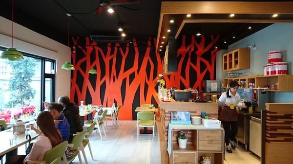 58咖啡行館：苗栗~58咖啡行館~溫馨舒適用餐環境~是朋友.情侶.家庭.親子聚會的不錯選擇~