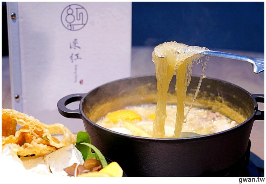 台中貴婦養成班，深紅火鍋首創燕窩漱口，再喝花膠雞湯吃氣冷雞！