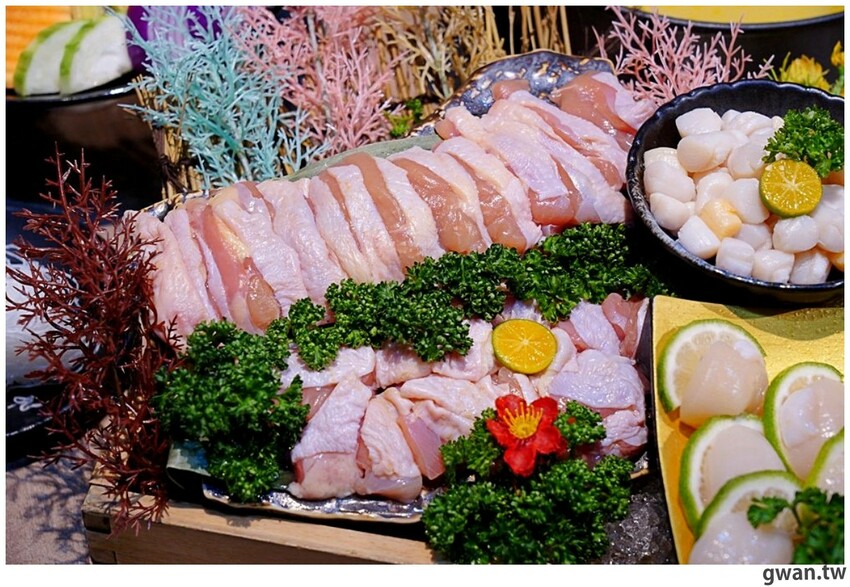 台中貴婦養成班，深紅火鍋首創燕窩漱口，再喝花膠雞湯吃氣冷雞！