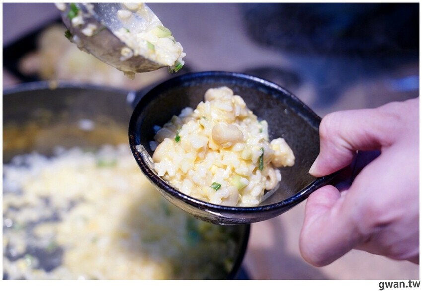 台中貴婦養成班，深紅火鍋首創燕窩漱口，再喝花膠雞湯吃氣冷雞！