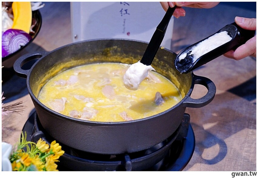 台中貴婦養成班，深紅火鍋首創燕窩漱口，再喝花膠雞湯吃氣冷雞！