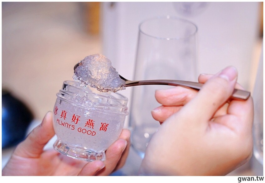 台中貴婦養成班，深紅火鍋首創燕窩漱口，再喝花膠雞湯吃氣冷雞！