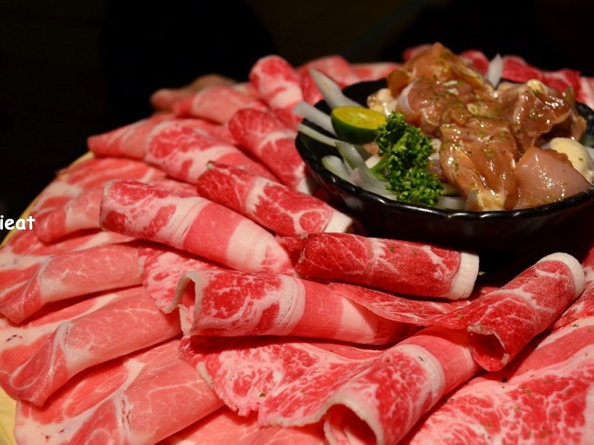 一個人不到八百元就能吃到精緻的龍蝦鴛鴦鍋，你心動了嗎？