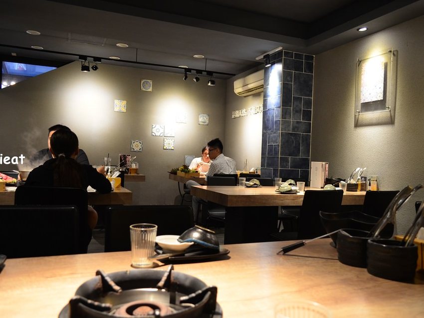 一個人不到八百元就能吃到精緻的龍蝦鴛鴦鍋，你心動了嗎？