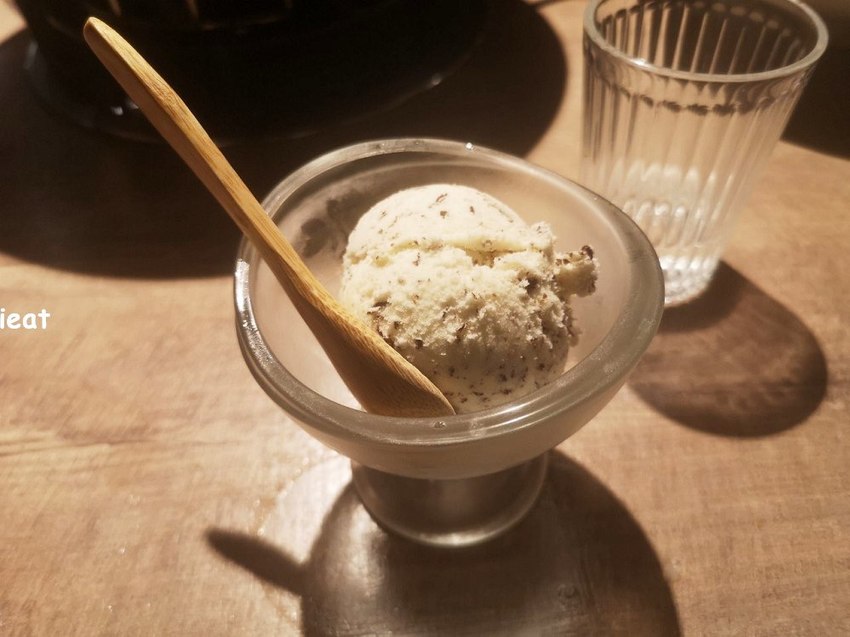 一個人不到八百元就能吃到精緻的龍蝦鴛鴦鍋，你心動了嗎？