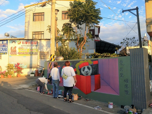 后里舊社天靈宮:【台中后里景點】舊社天靈宮~生動活潑五彩繽紛3D彩繪村,花卉博覽會的主題花現幸福互相呼應